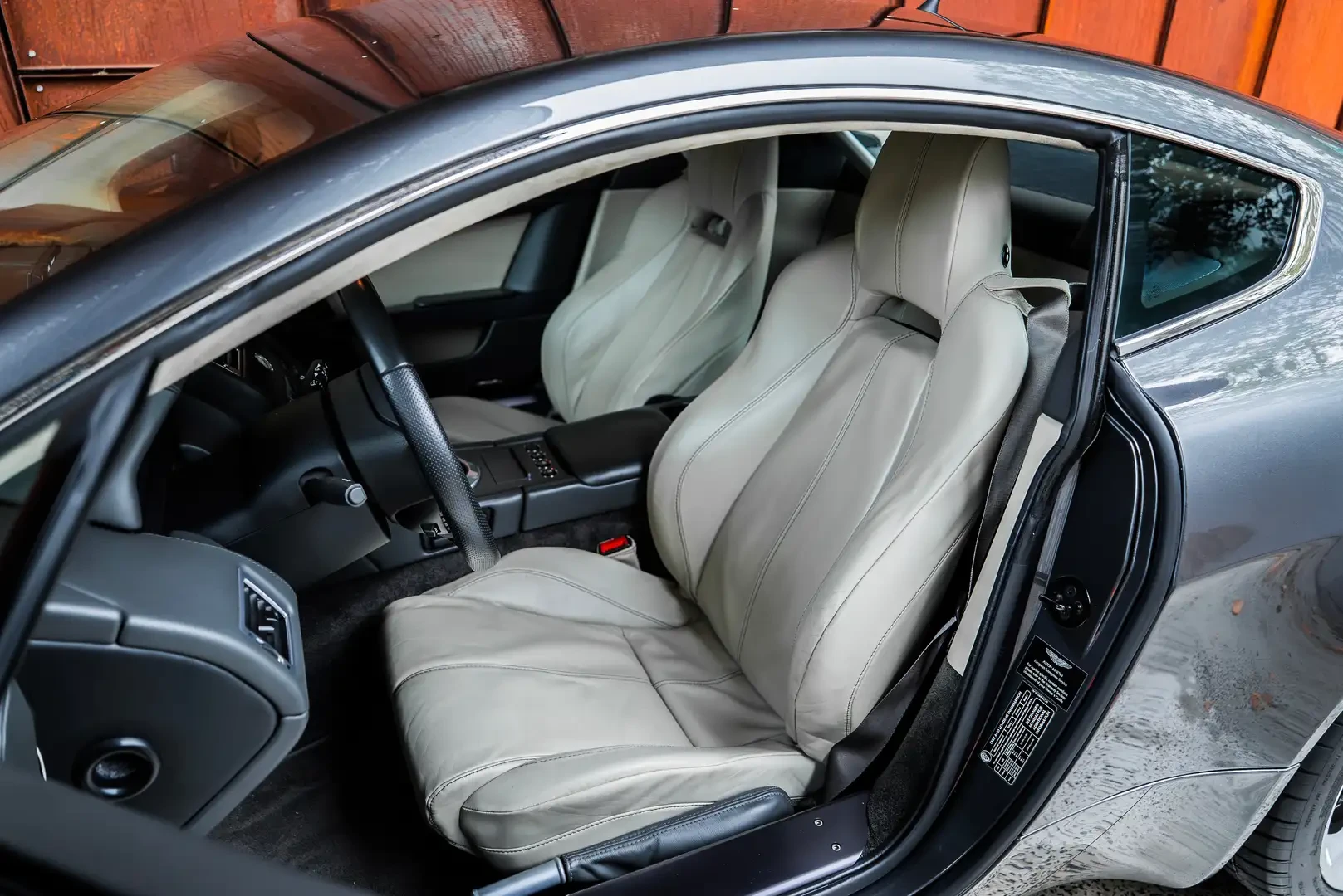 Aston Martin Vantage 4.3 V8 - Boite Manuelle - Embrayage remplacé - Historique complet Aston