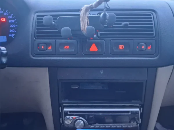 Volkswagen Golf 2000 - Bon état, gros kilometrage
