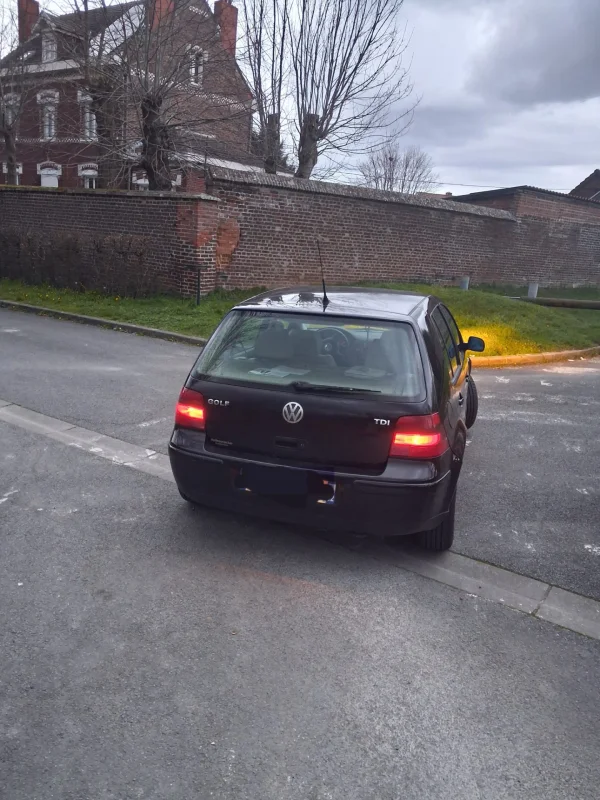 Volkswagen Golf 2000 - Bon état, gros kilometrage