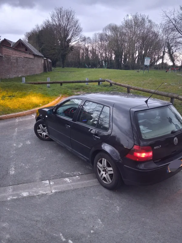 Volkswagen Golf 2000 - Bon état, gros kilometrage