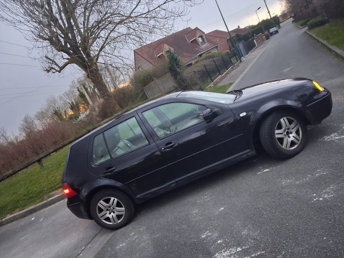Volkswagen Golf 2000 - Bon état, gros kilometrage - Vue 5