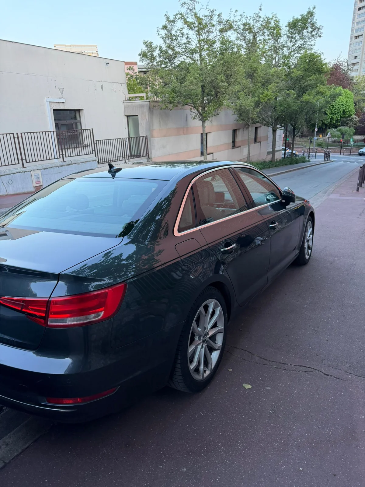 Audi A4 2017 - Diesel Automatique 191000 km - Vue 3
