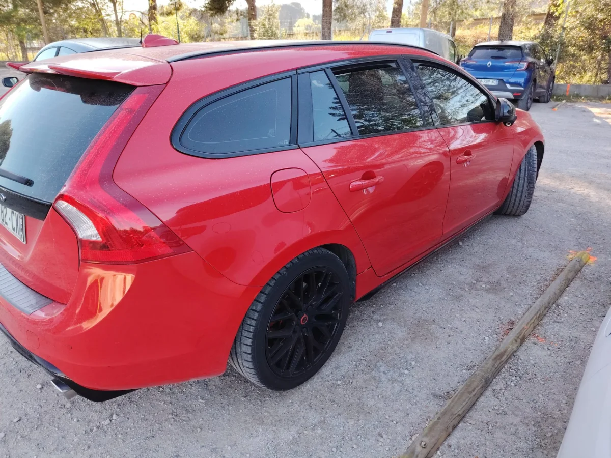 volvo V60 rouge - Vue 2