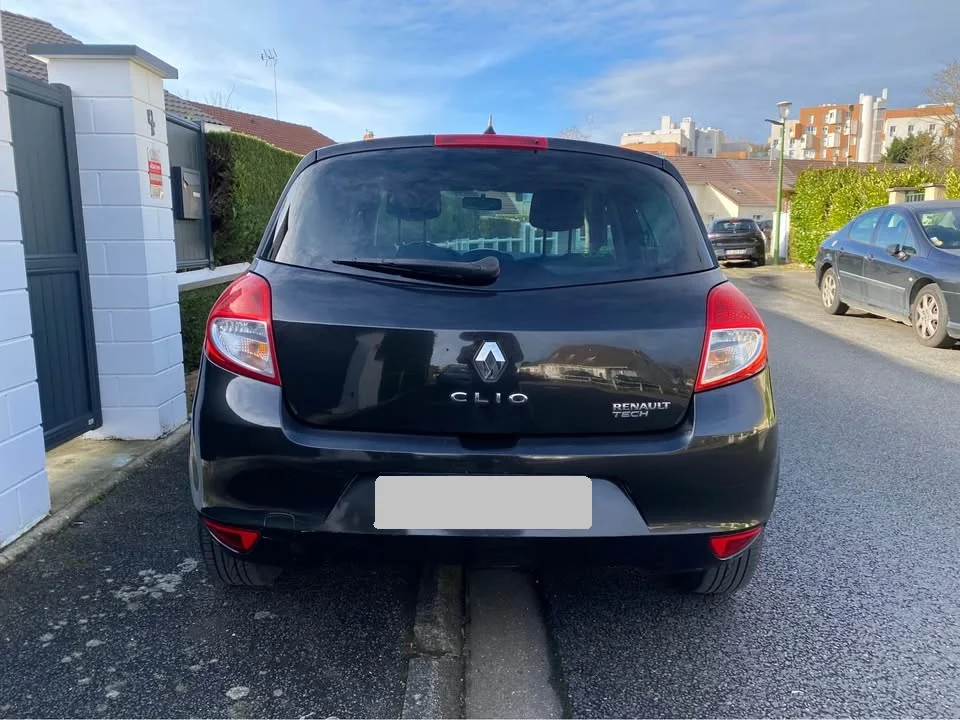Renault Clio - Noir métal - Première main - Vue 4
