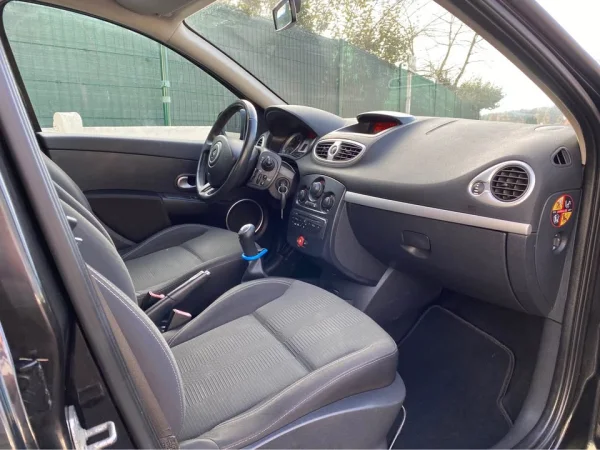 Renault Clio - Noir métal - Première main