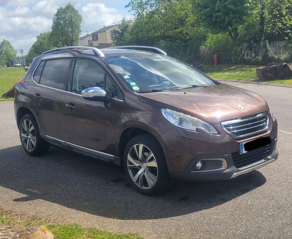 Échange Peugeot 2008 1.6 e-hdi 92ch FÉLINE en bég - Vue 2