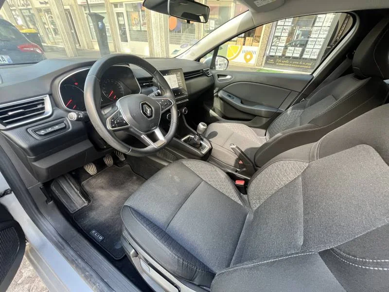 Renault Clio — photo 7